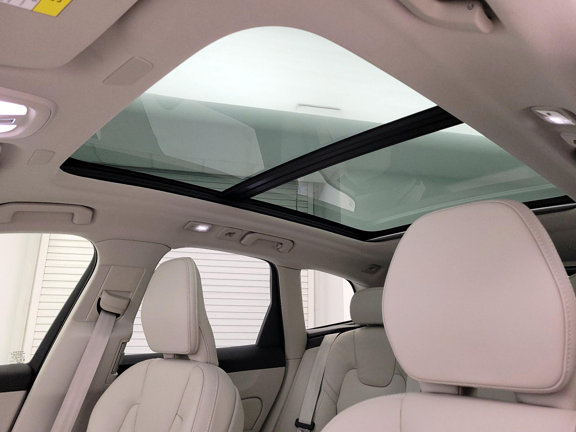 Thumbnail: 2023 Volvo XC60 - 19