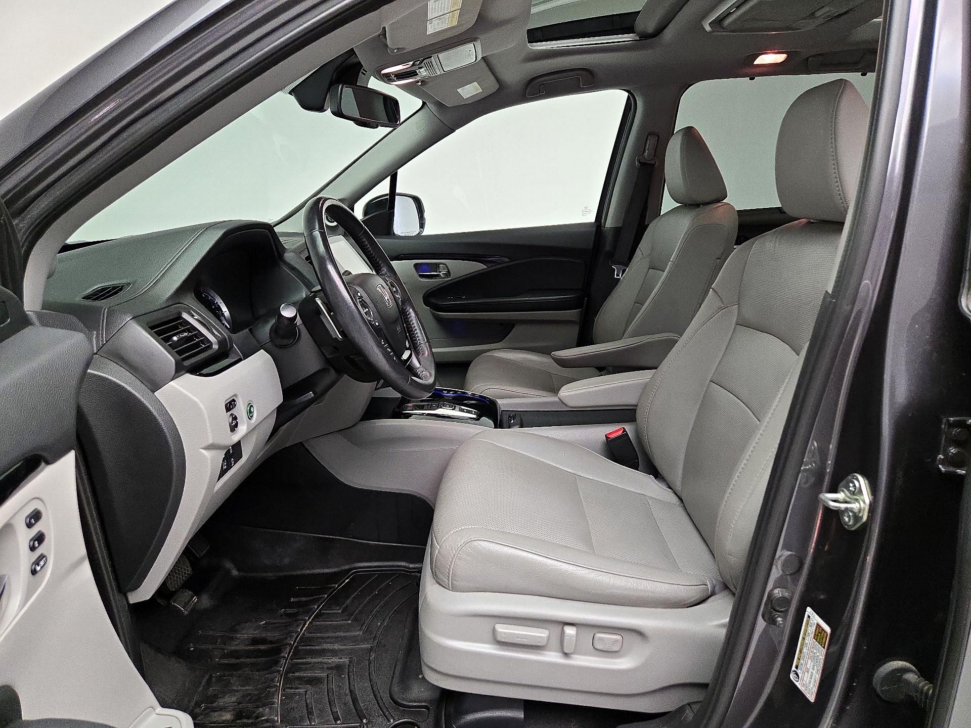 Thumbnail: 2017 Honda Pilot - 11