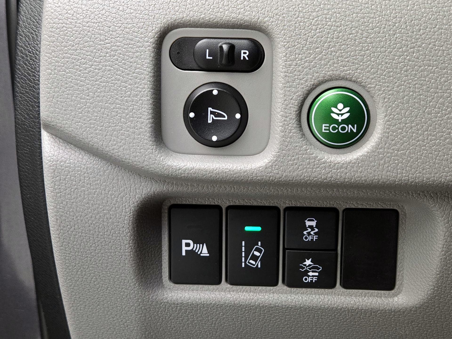 Thumbnail: 2017 Honda Pilot - 13