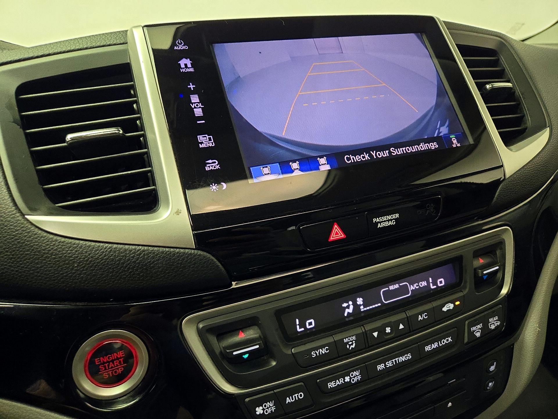 Thumbnail: 2017 Honda Pilot - 15