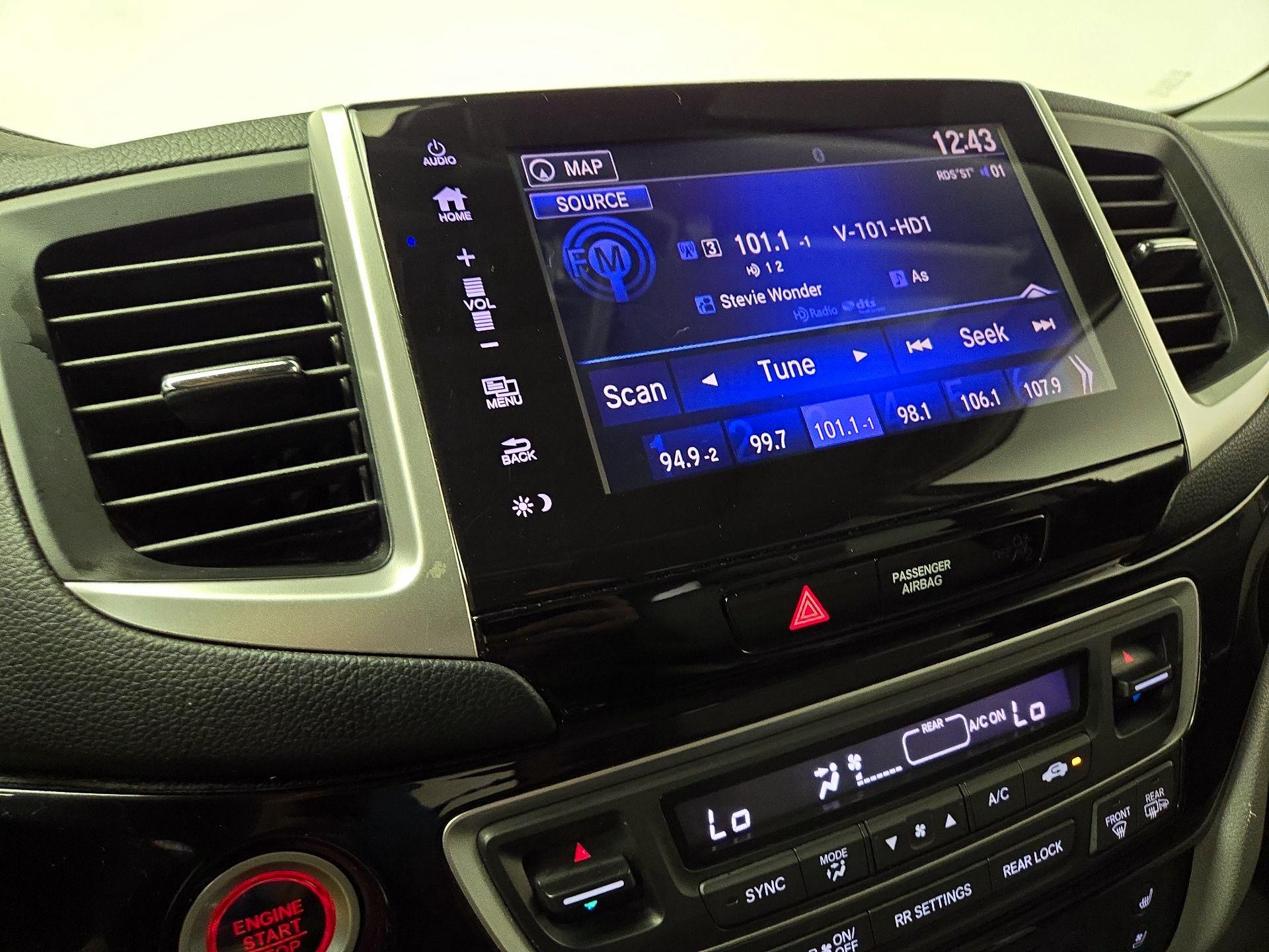 Thumbnail: 2017 Honda Pilot - 16