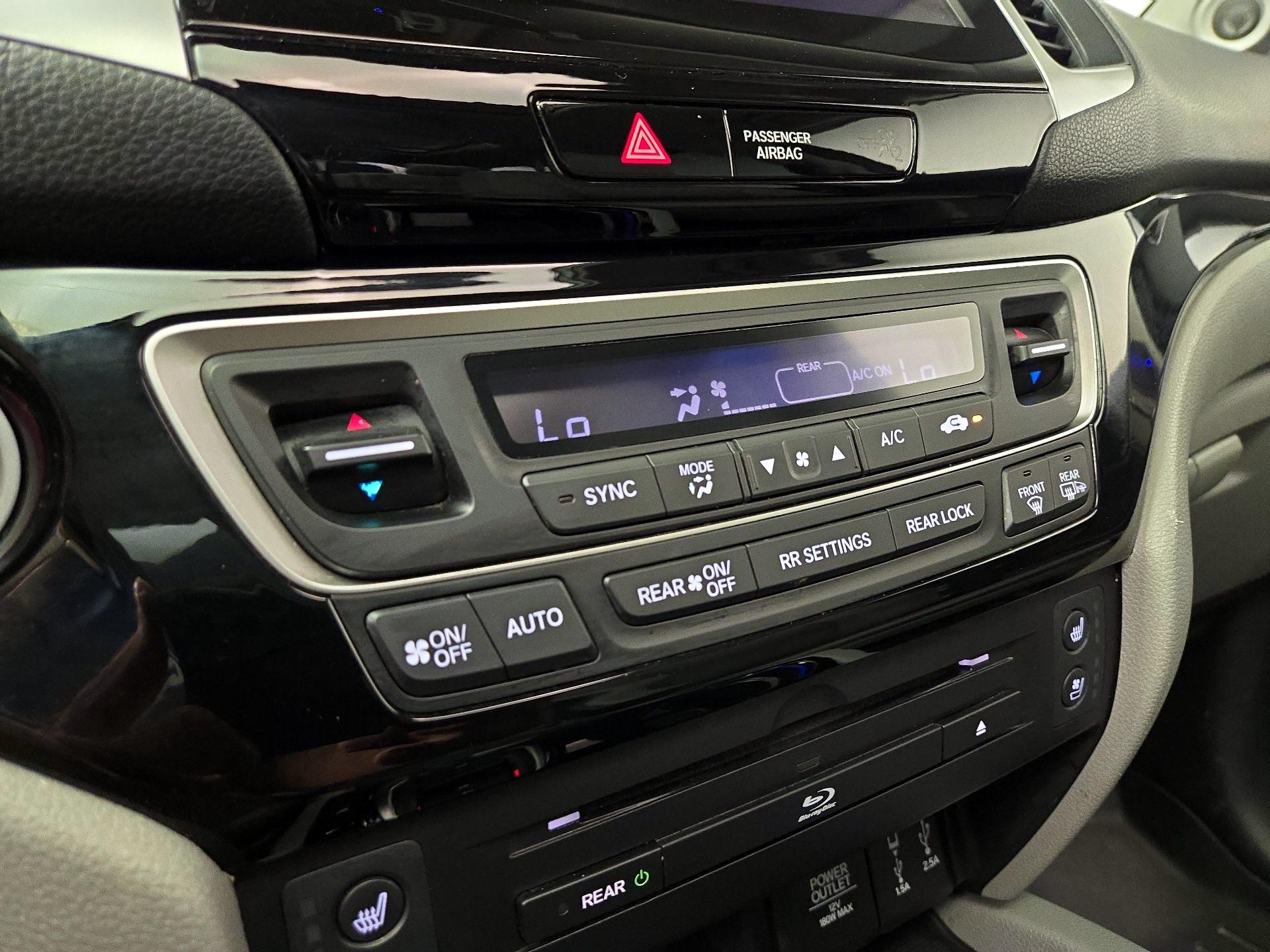 Thumbnail: 2017 Honda Pilot - 17