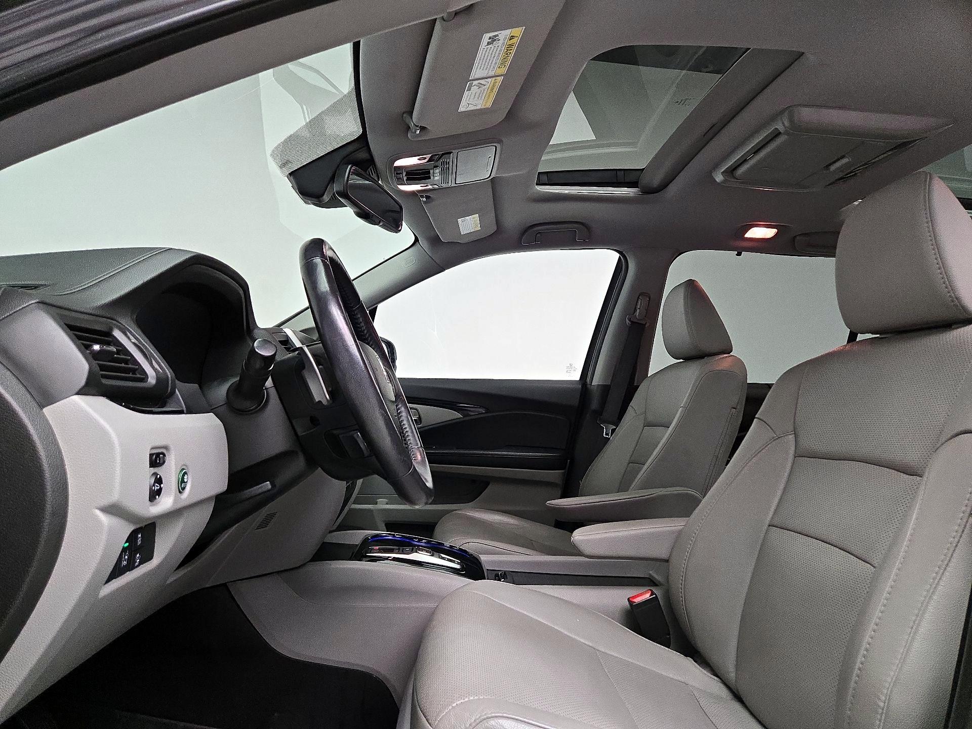 Thumbnail: 2017 Honda Pilot - 20