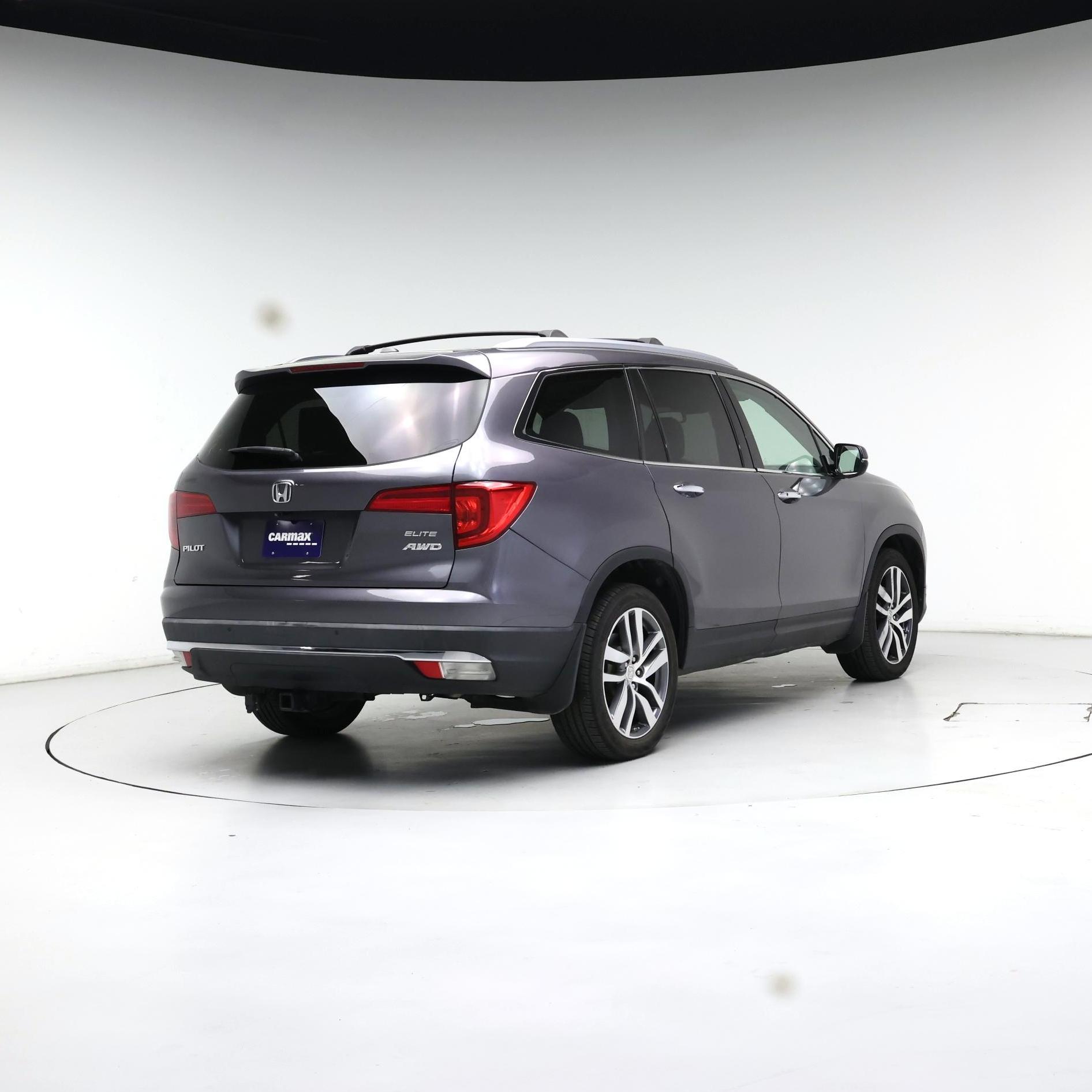 Thumbnail: 2017 Honda Pilot - 8