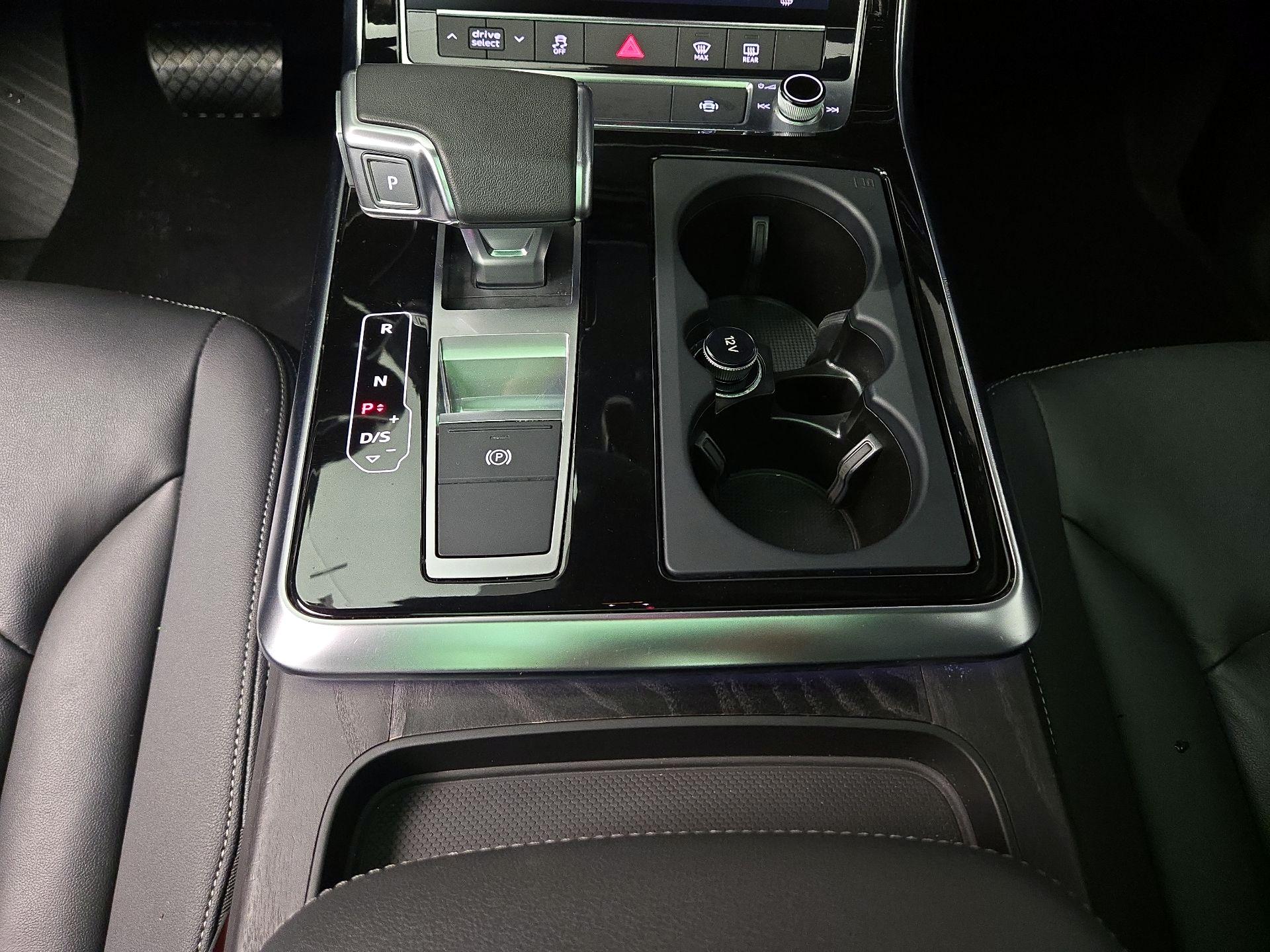 Thumbnail: 2023 Audi Q8 - 18