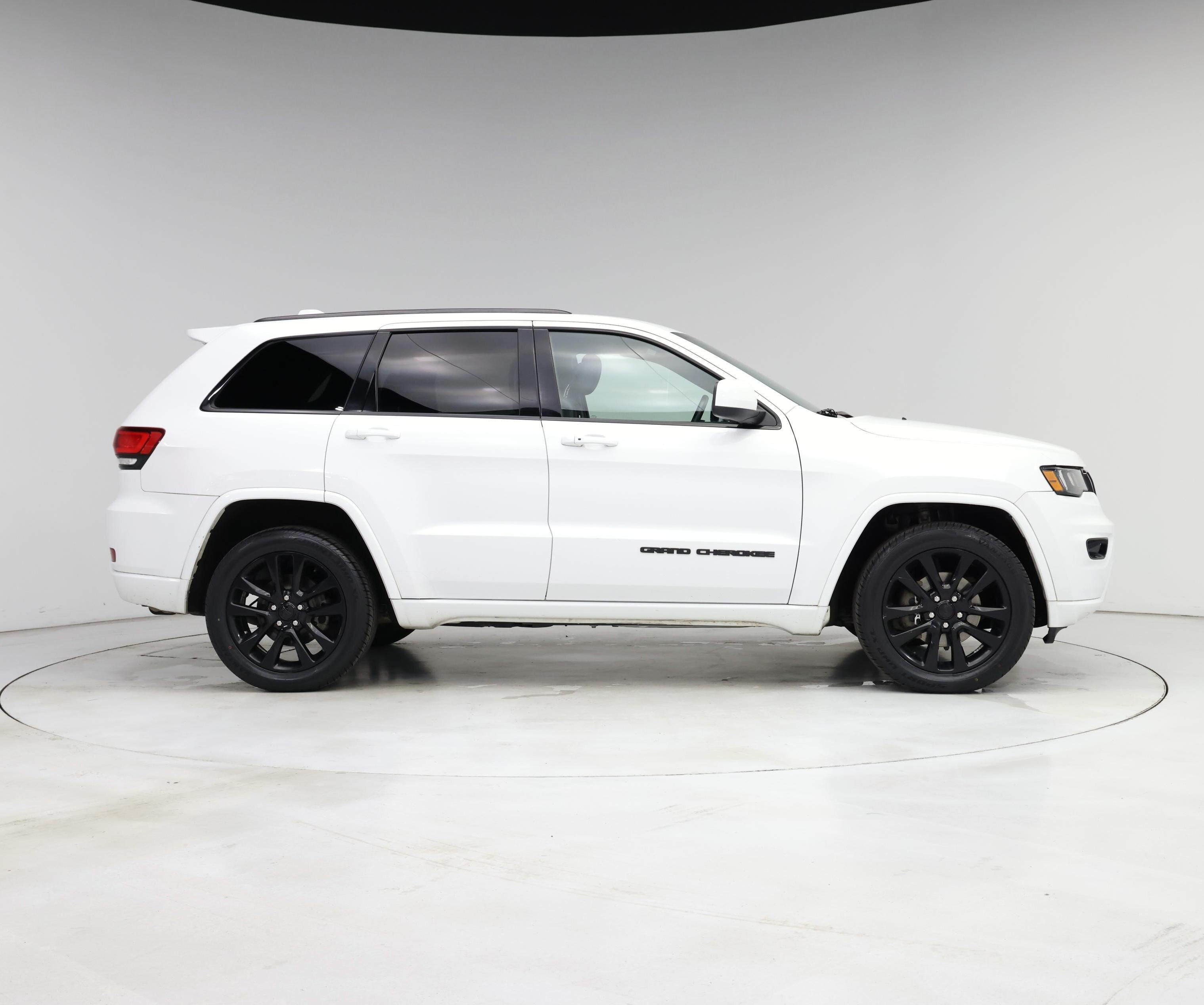 Thumbnail: 2018 Jeep Grand Cherokee - 7