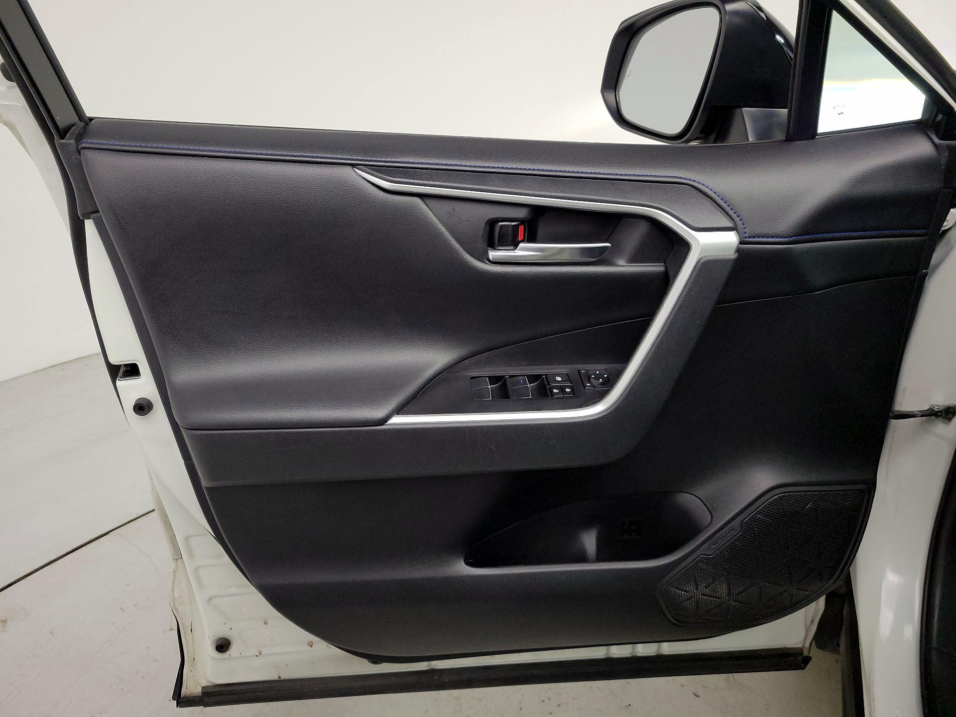 Thumbnail: 2021 Toyota RAV4 - 12