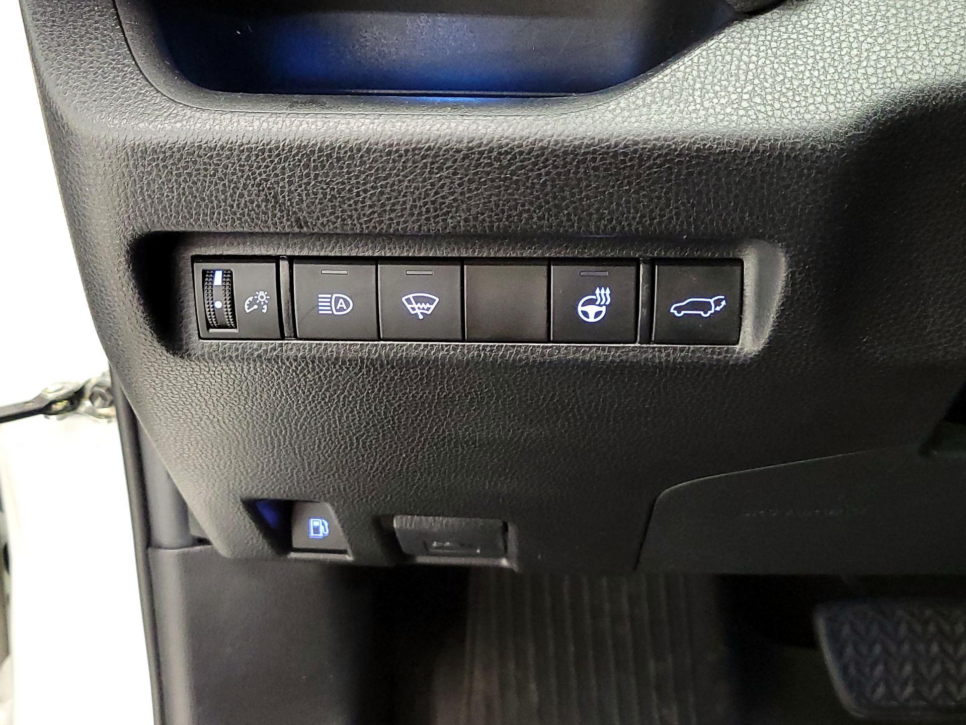 Thumbnail: 2021 Toyota RAV4 - 13