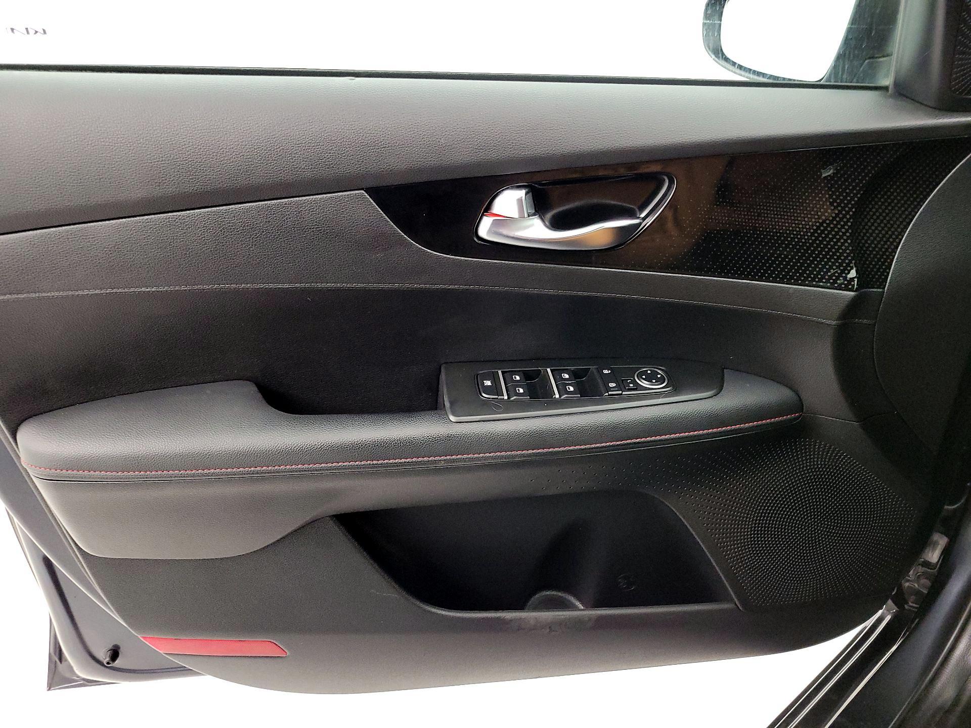 Thumbnail: 2022 Kia Forte - 12