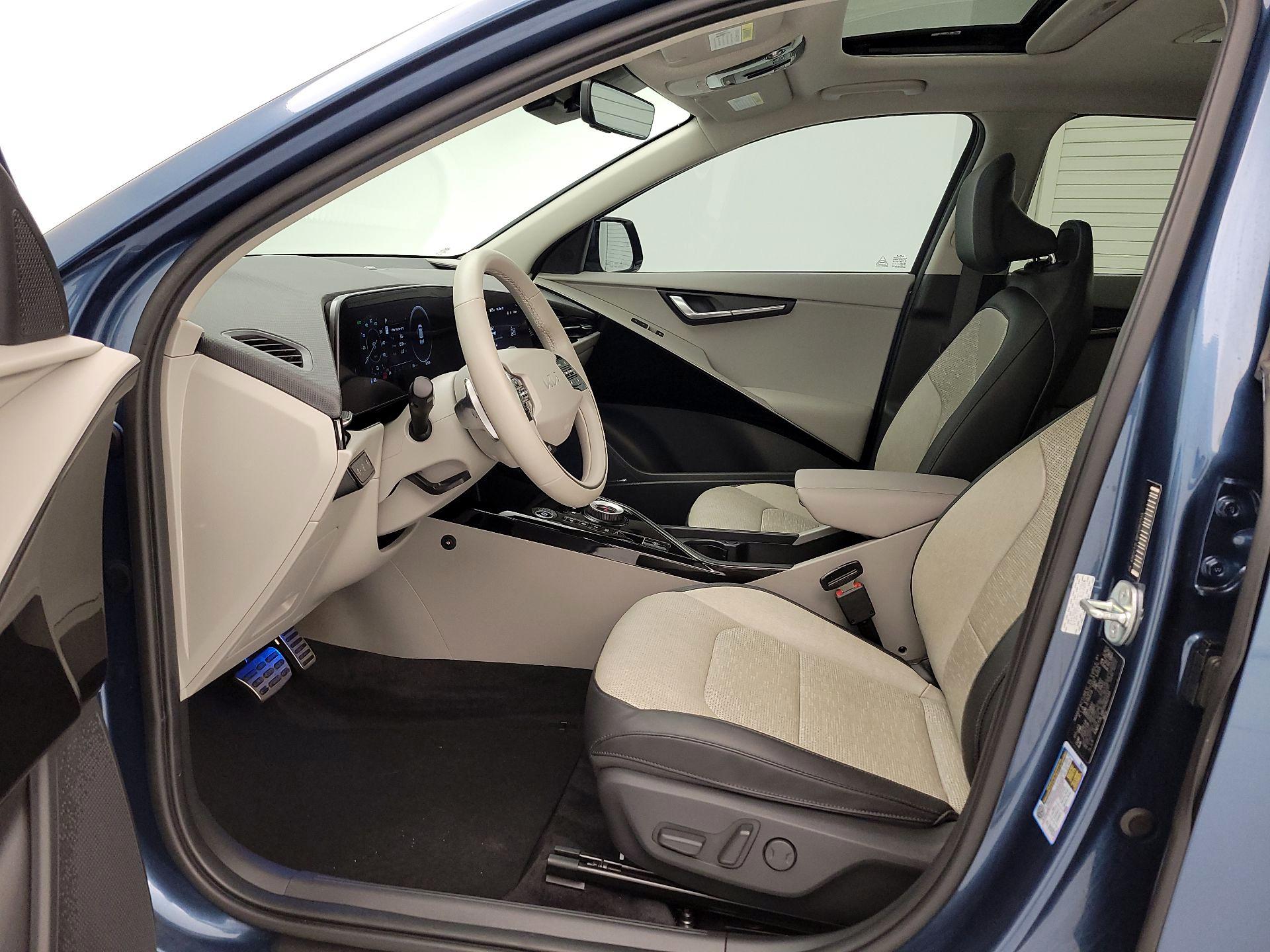 Thumbnail: 2023 Kia Niro - 11