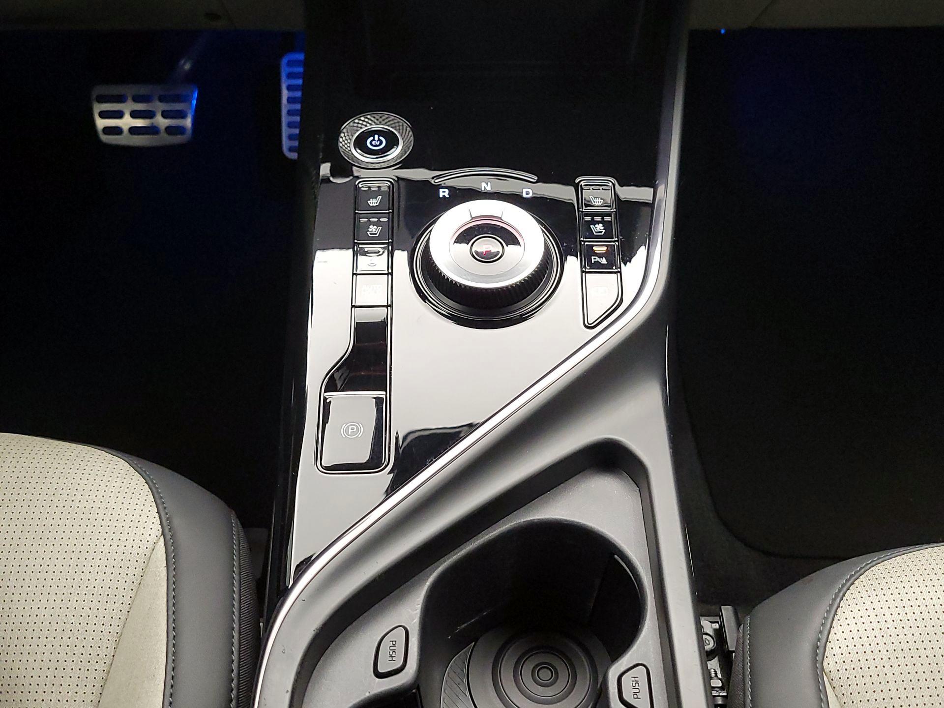 Thumbnail: 2023 Kia Niro - 18