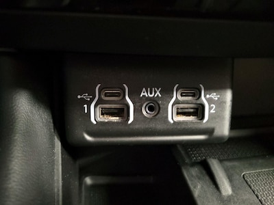 USB/AUX Ports