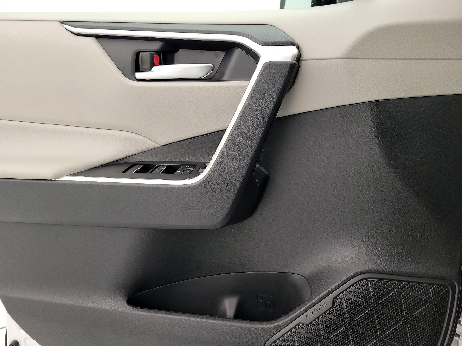 Thumbnail: 2024 Toyota RAV4 - 12