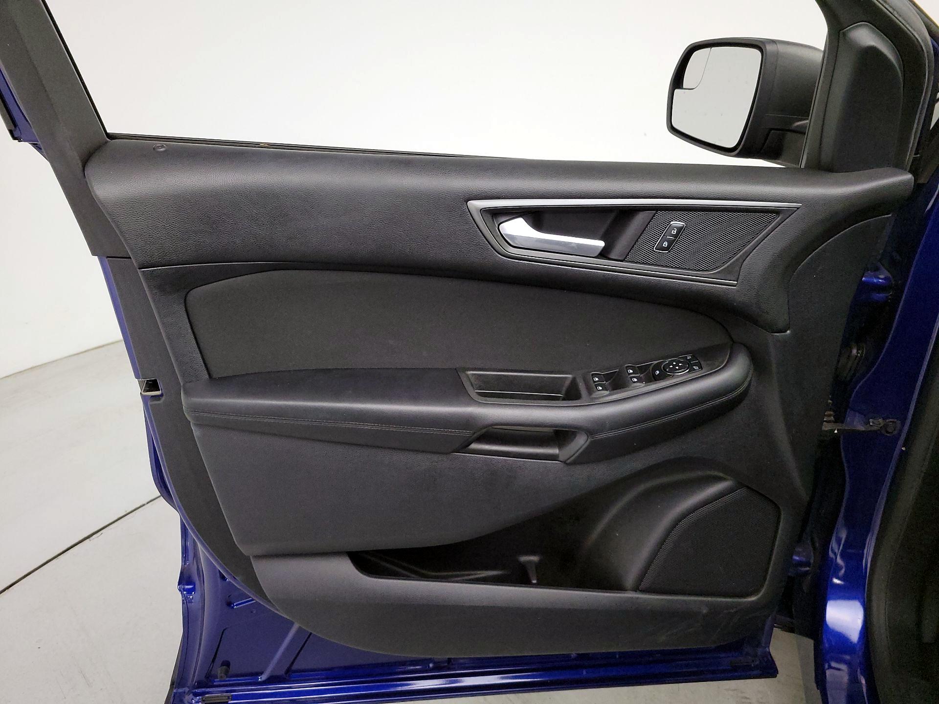 Thumbnail: 2015 Ford Edge - 12