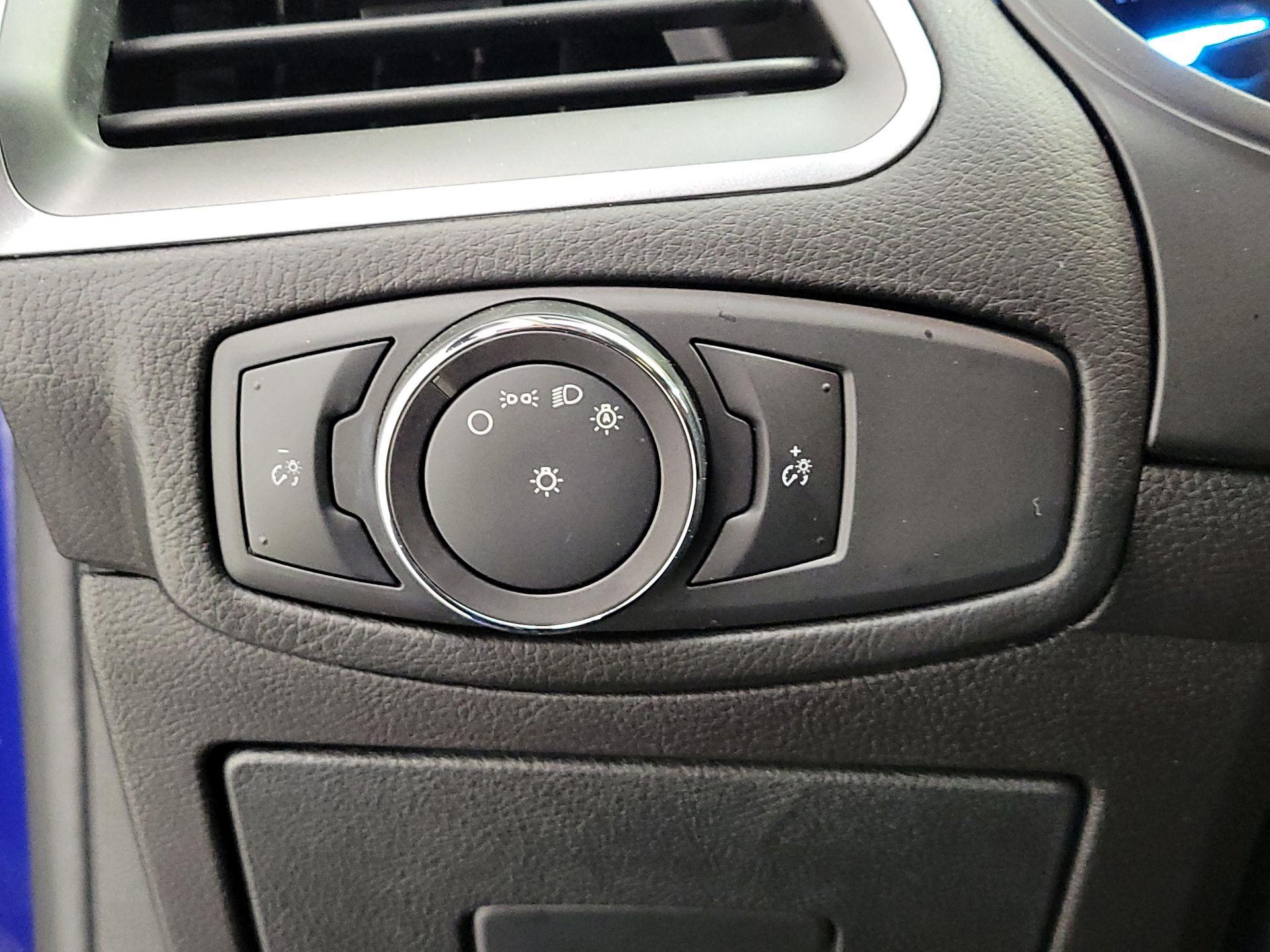 Thumbnail: 2015 Ford Edge - 13