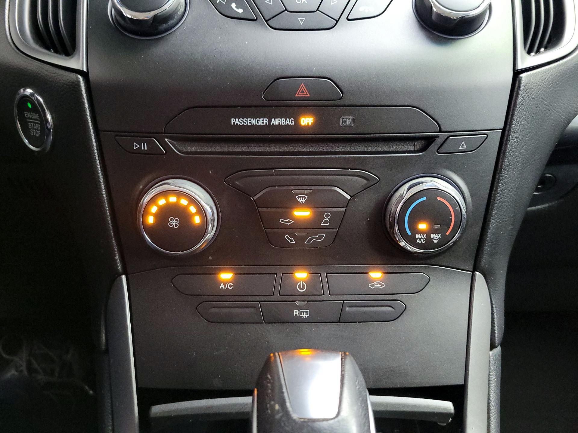 Thumbnail: 2015 Ford Edge - 16