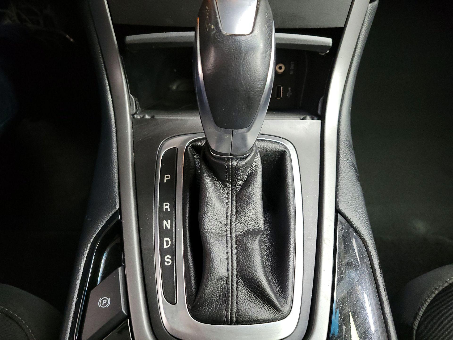 Thumbnail: 2015 Ford Edge - 17