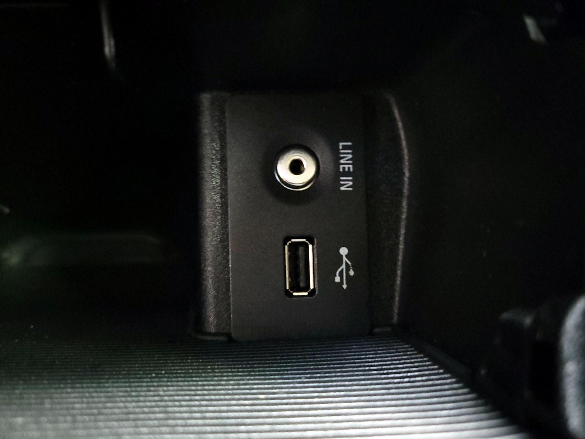 Thumbnail: 2015 Ford Edge - 18