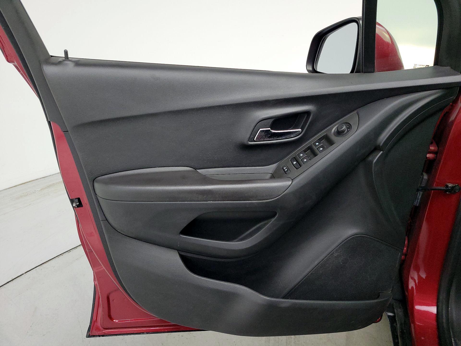 Thumbnail: 2015 Chevrolet Trax - 12