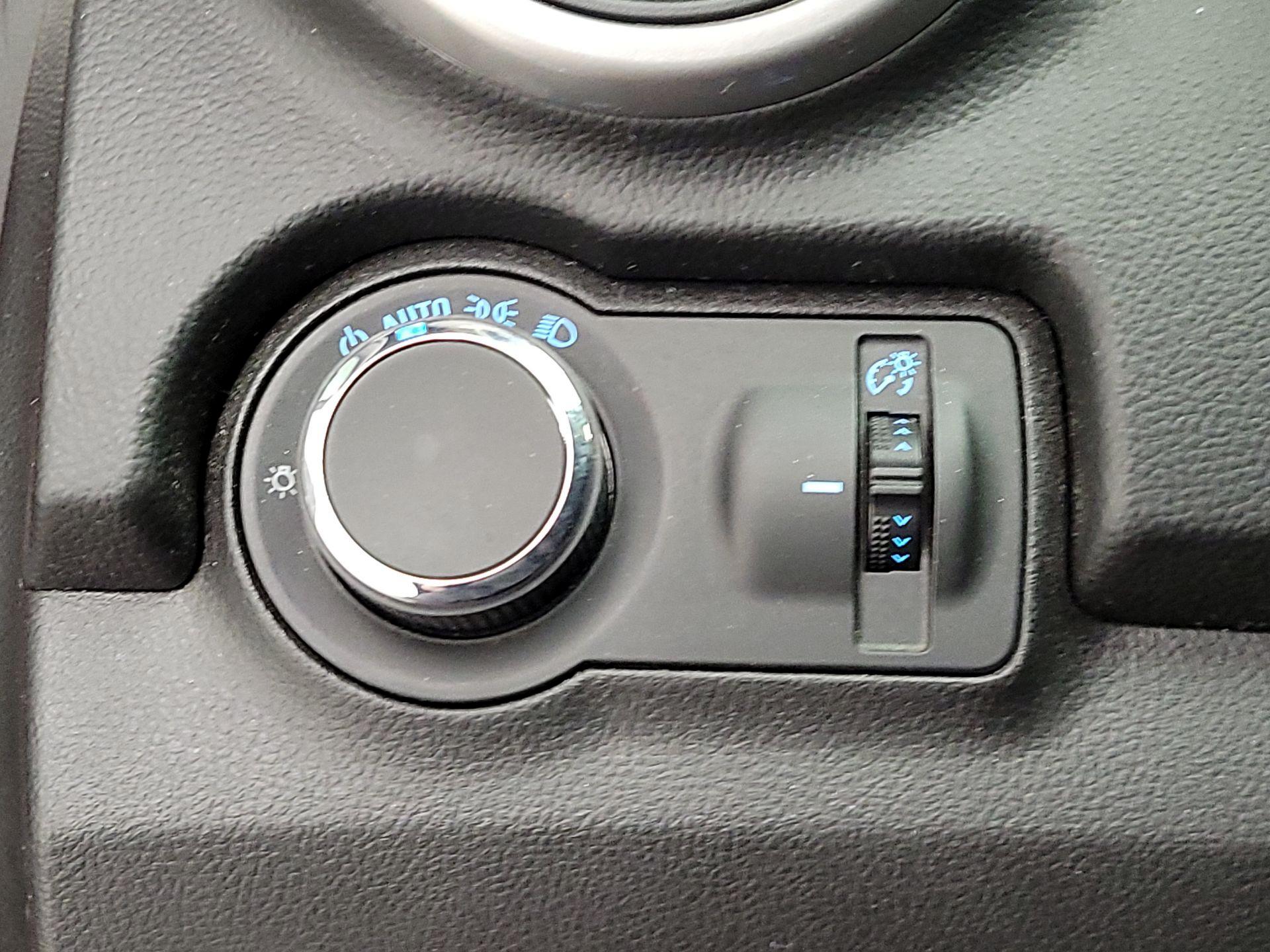 Thumbnail: 2015 Chevrolet Trax - 13