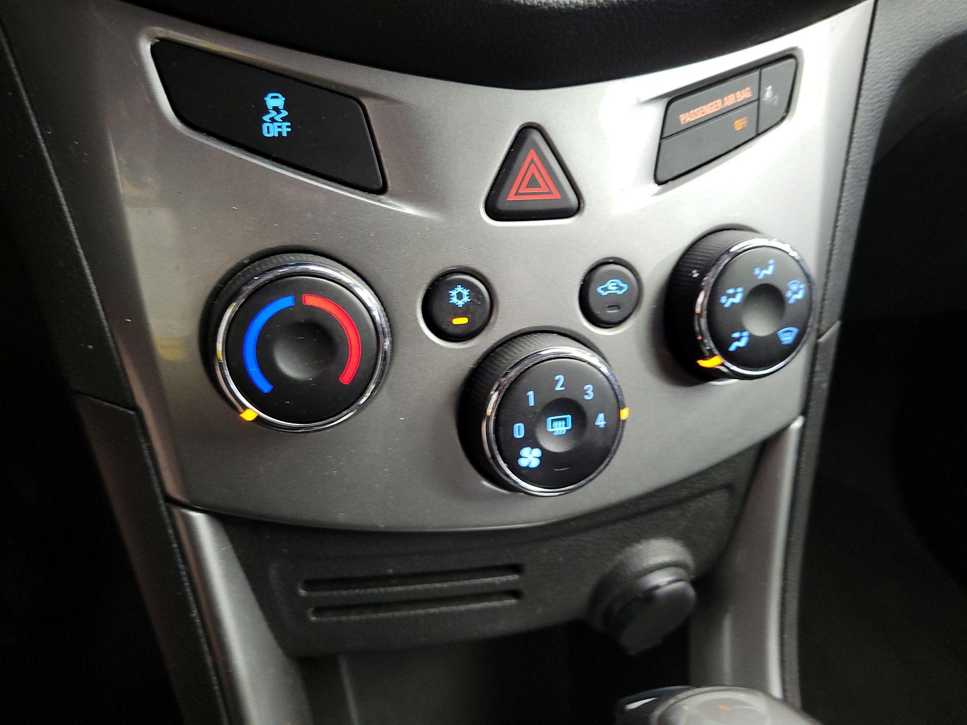 Thumbnail: 2015 Chevrolet Trax - 16