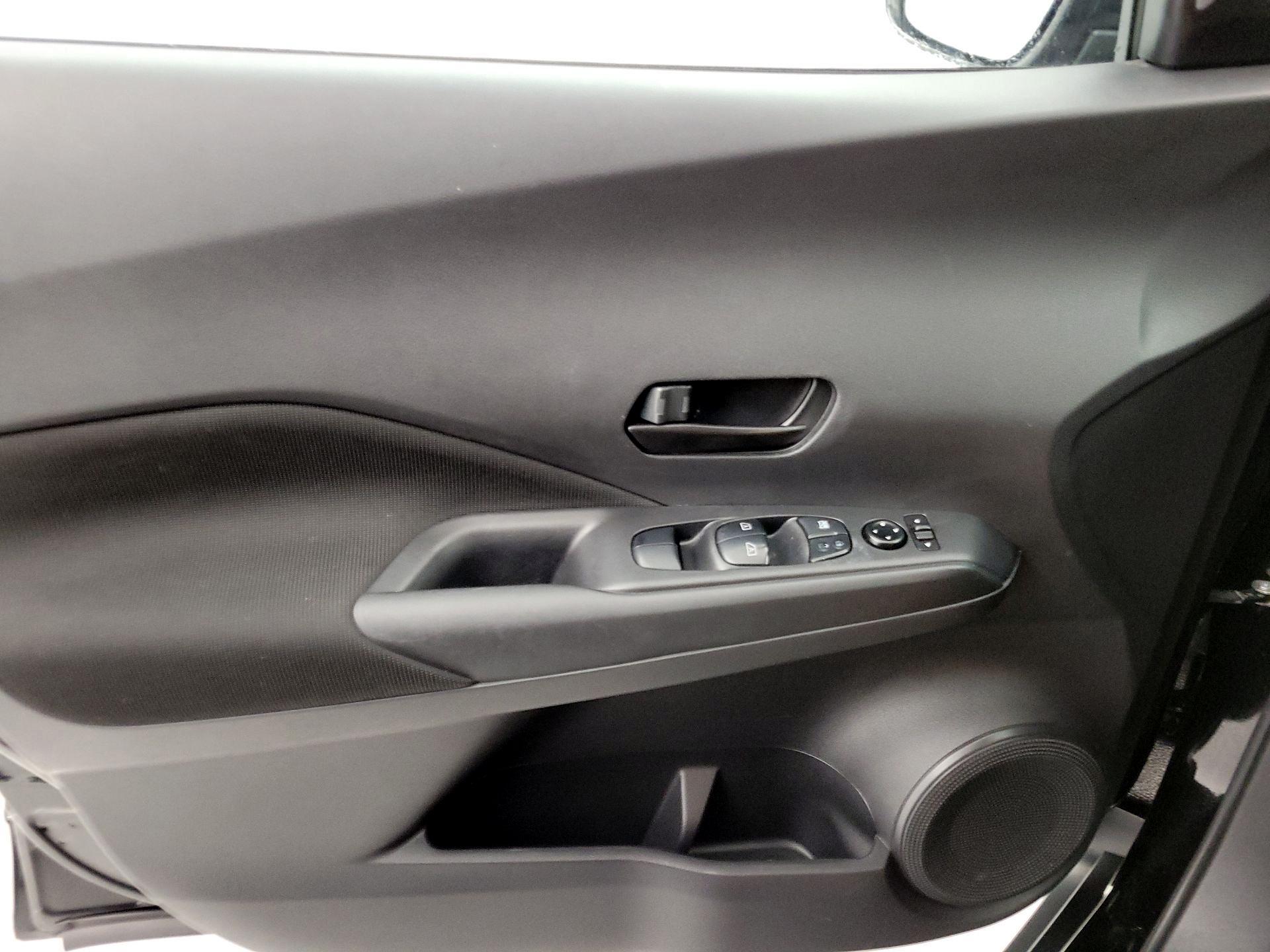 Thumbnail: 2022 Nissan Kicks - 12