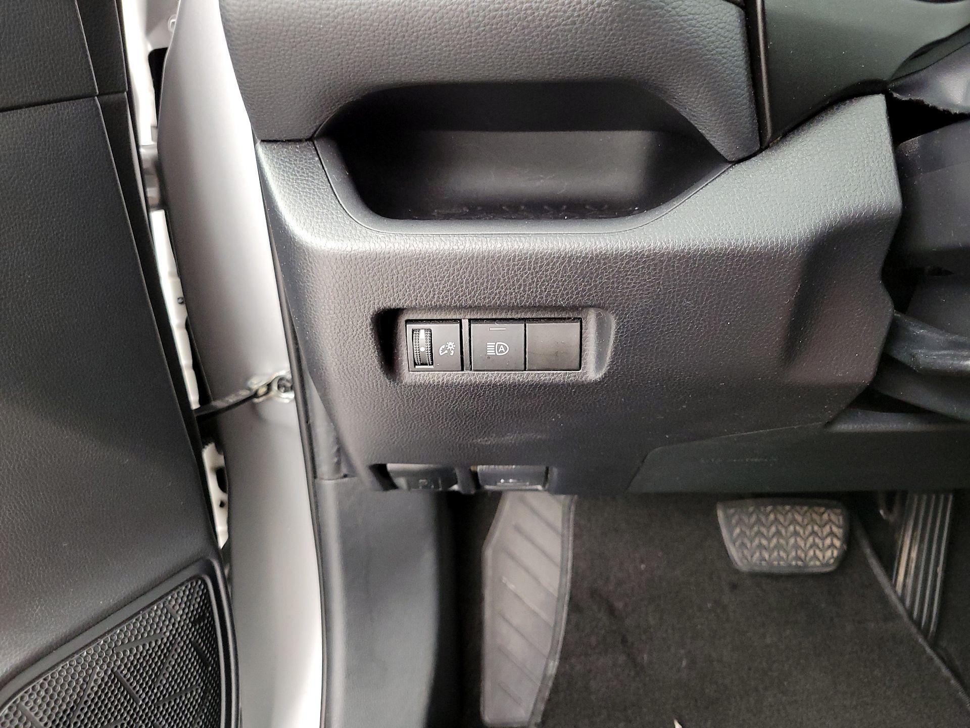 Thumbnail: 2019 Toyota RAV4 - 13