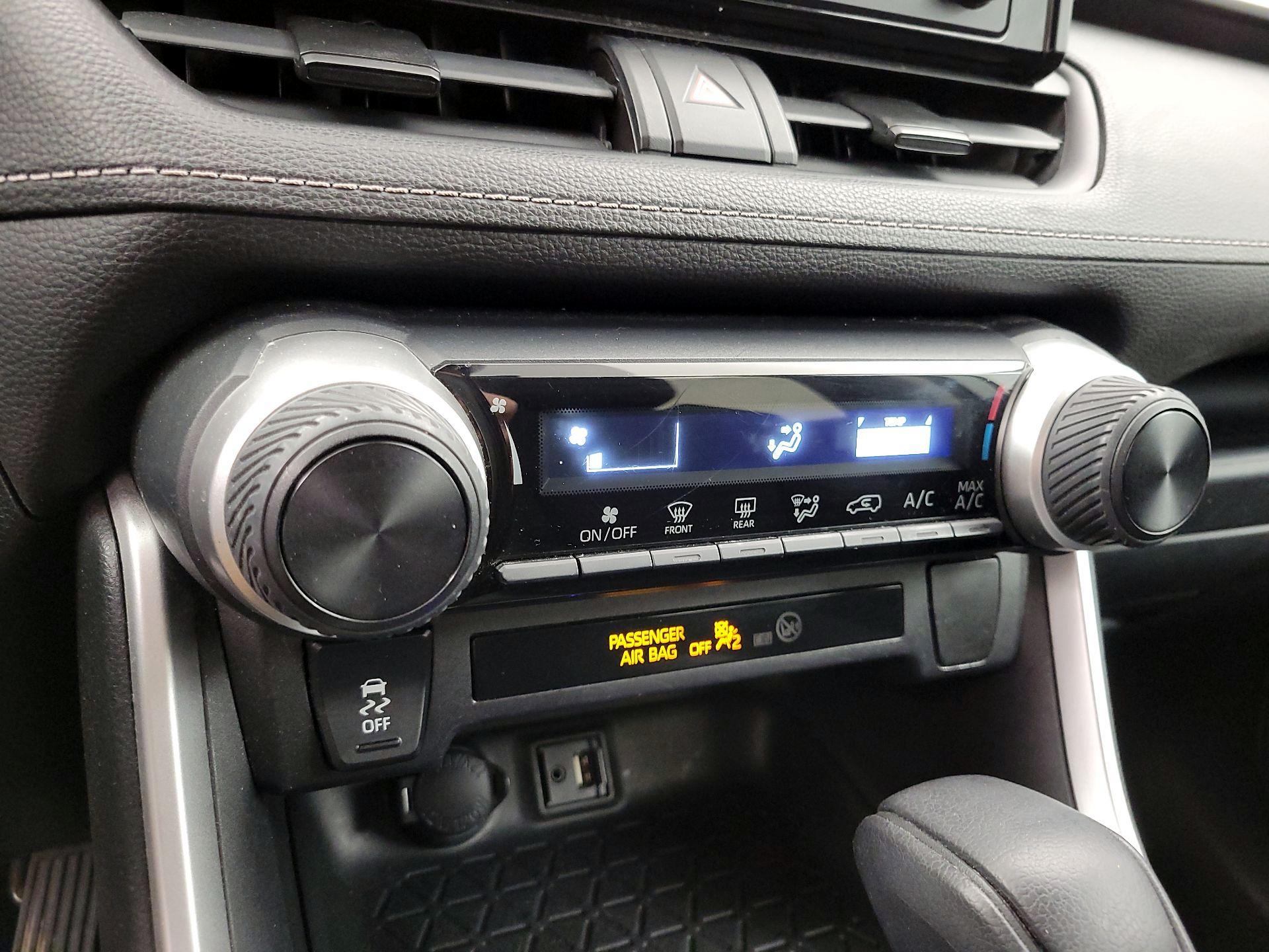 Thumbnail: 2019 Toyota RAV4 - 16