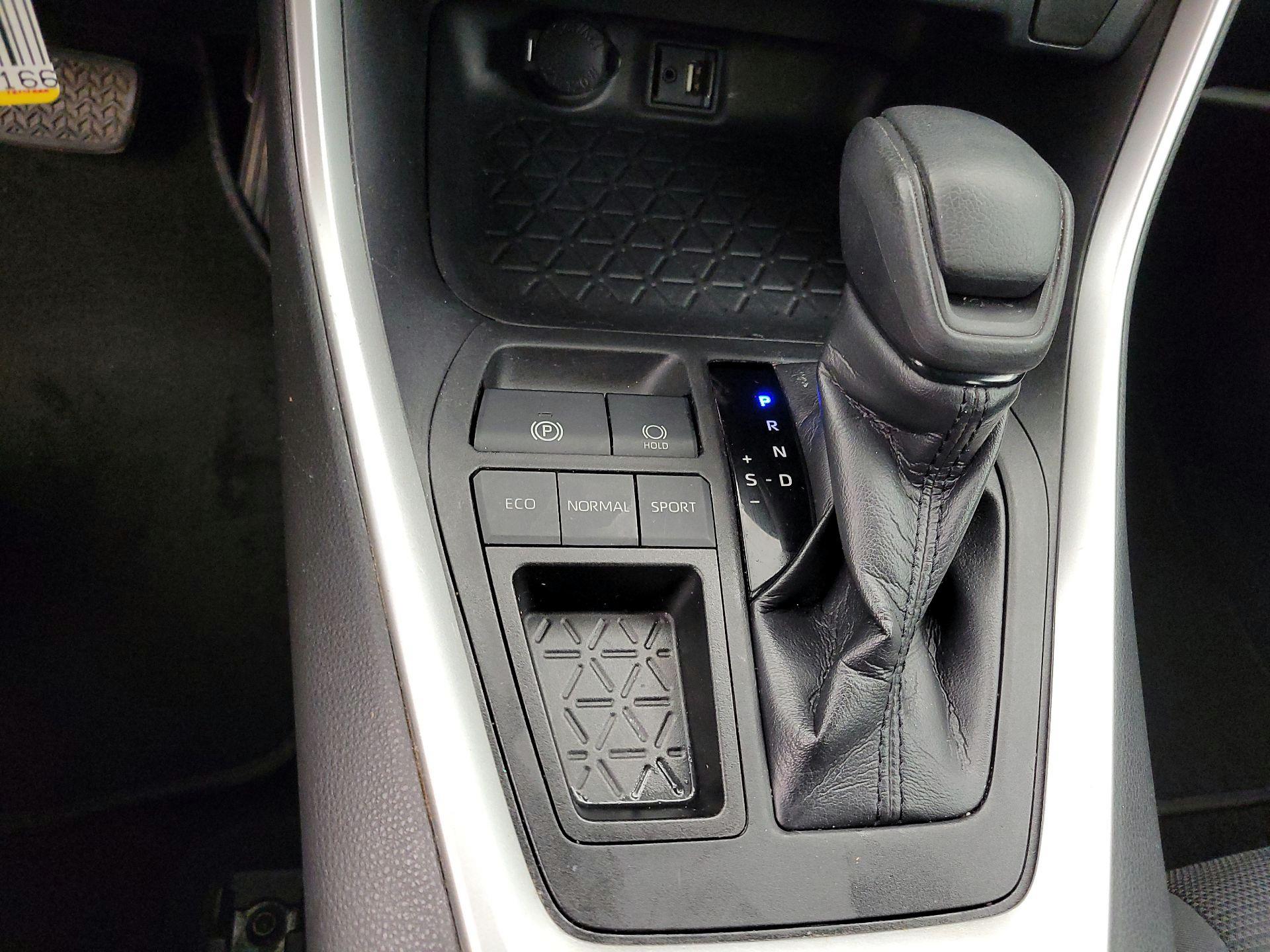 Thumbnail: 2019 Toyota RAV4 - 17