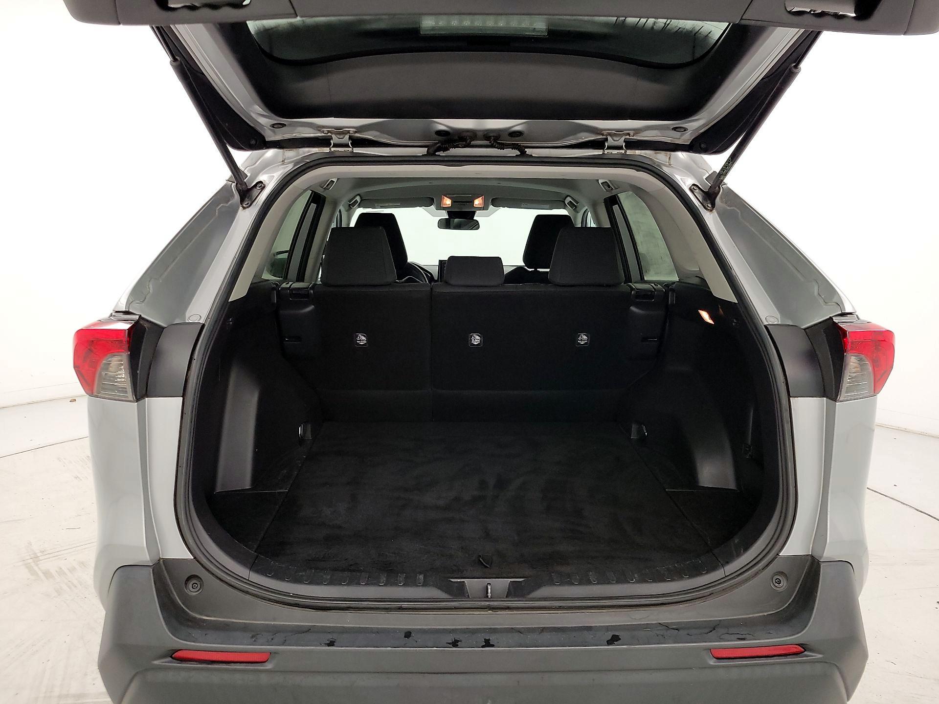 Thumbnail: 2019 Toyota RAV4 - 20