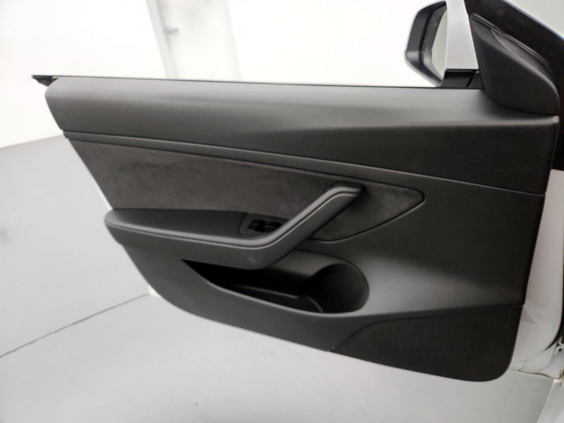 Thumbnail: 2021 Tesla Model 3 - 12