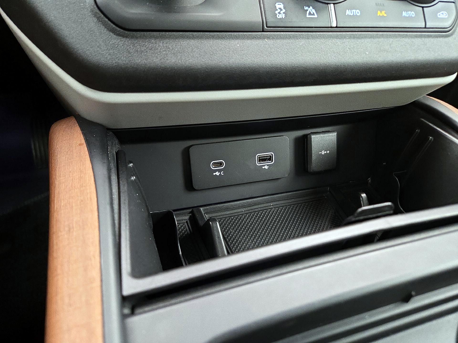 Thumbnail: 2021 Land Rover Defender - 19