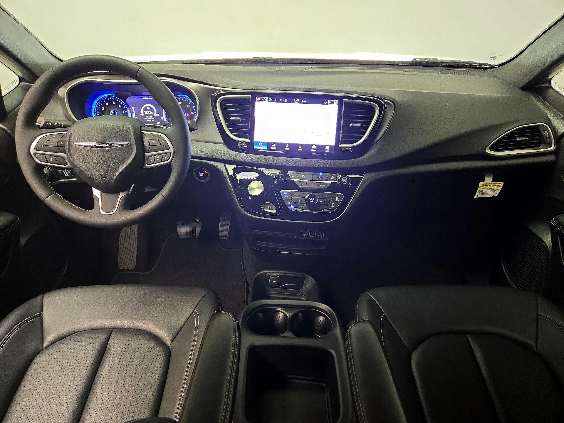 Thumbnail: 2025 Chrysler Pacifica - 9