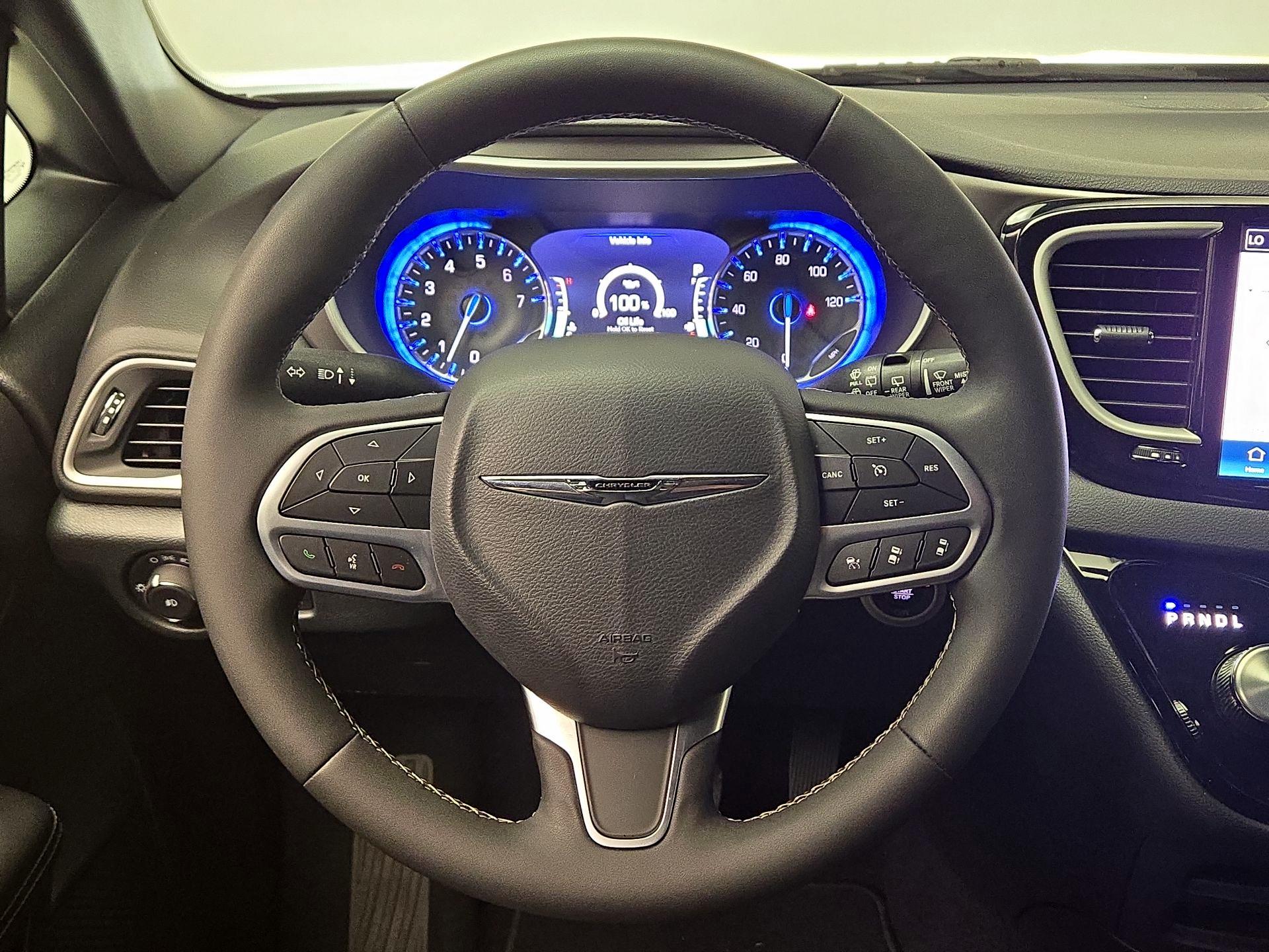 Thumbnail: 2025 Chrysler Pacifica - 10