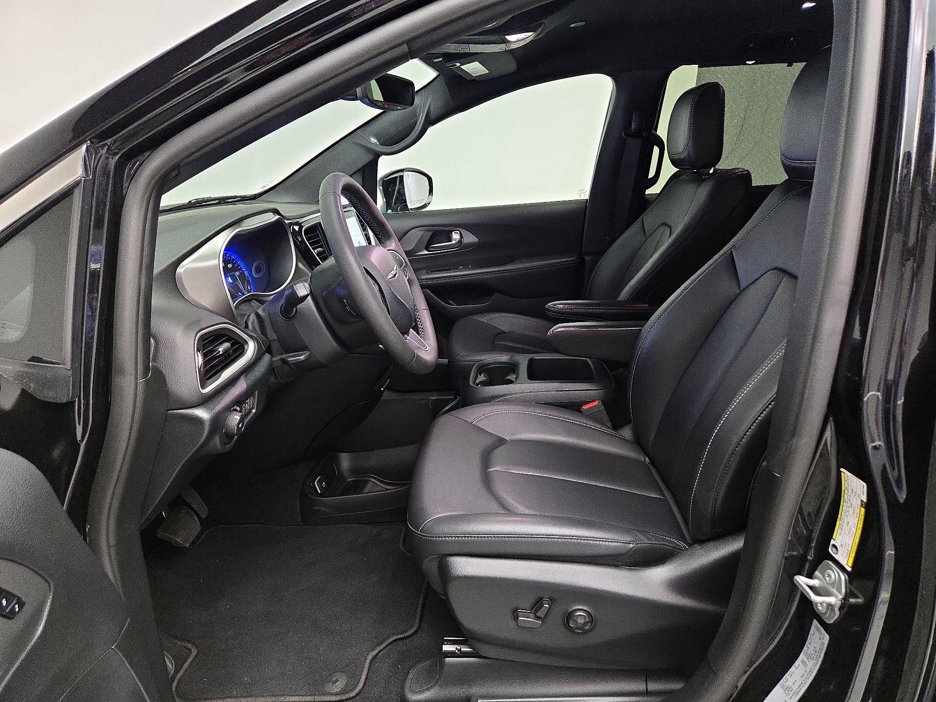 Thumbnail: 2025 Chrysler Pacifica - 11