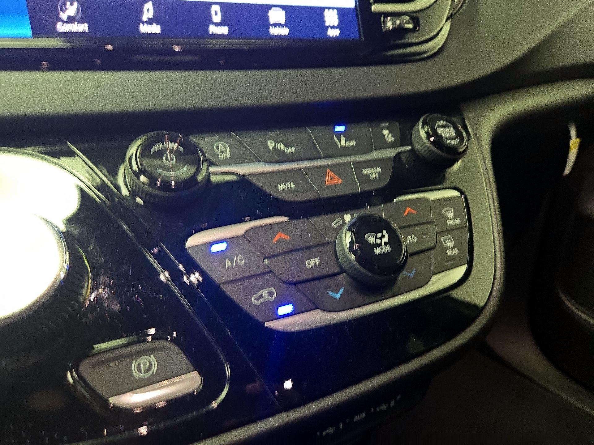 Thumbnail: 2025 Chrysler Pacifica - 16