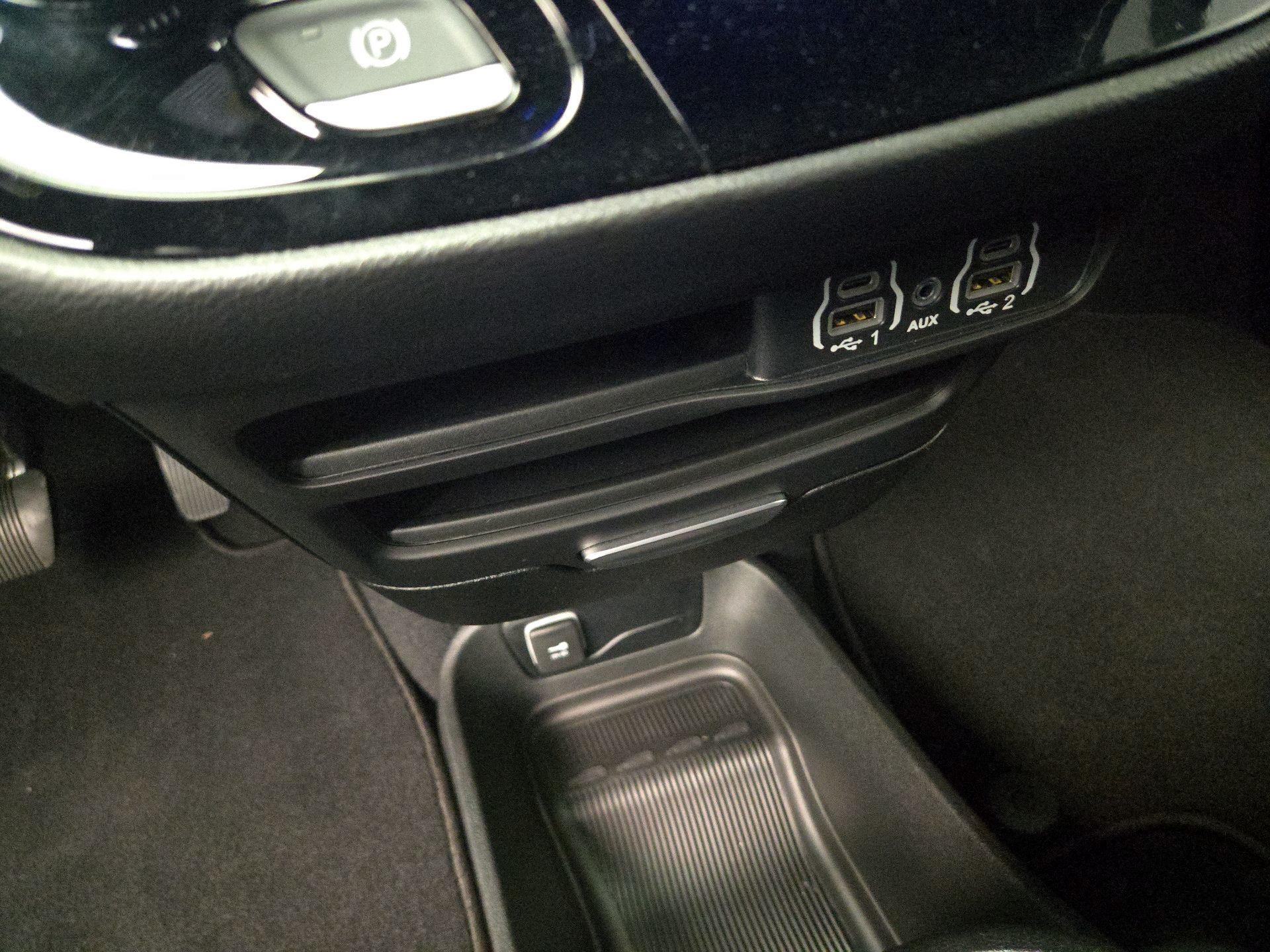 Thumbnail: 2025 Chrysler Pacifica - 18