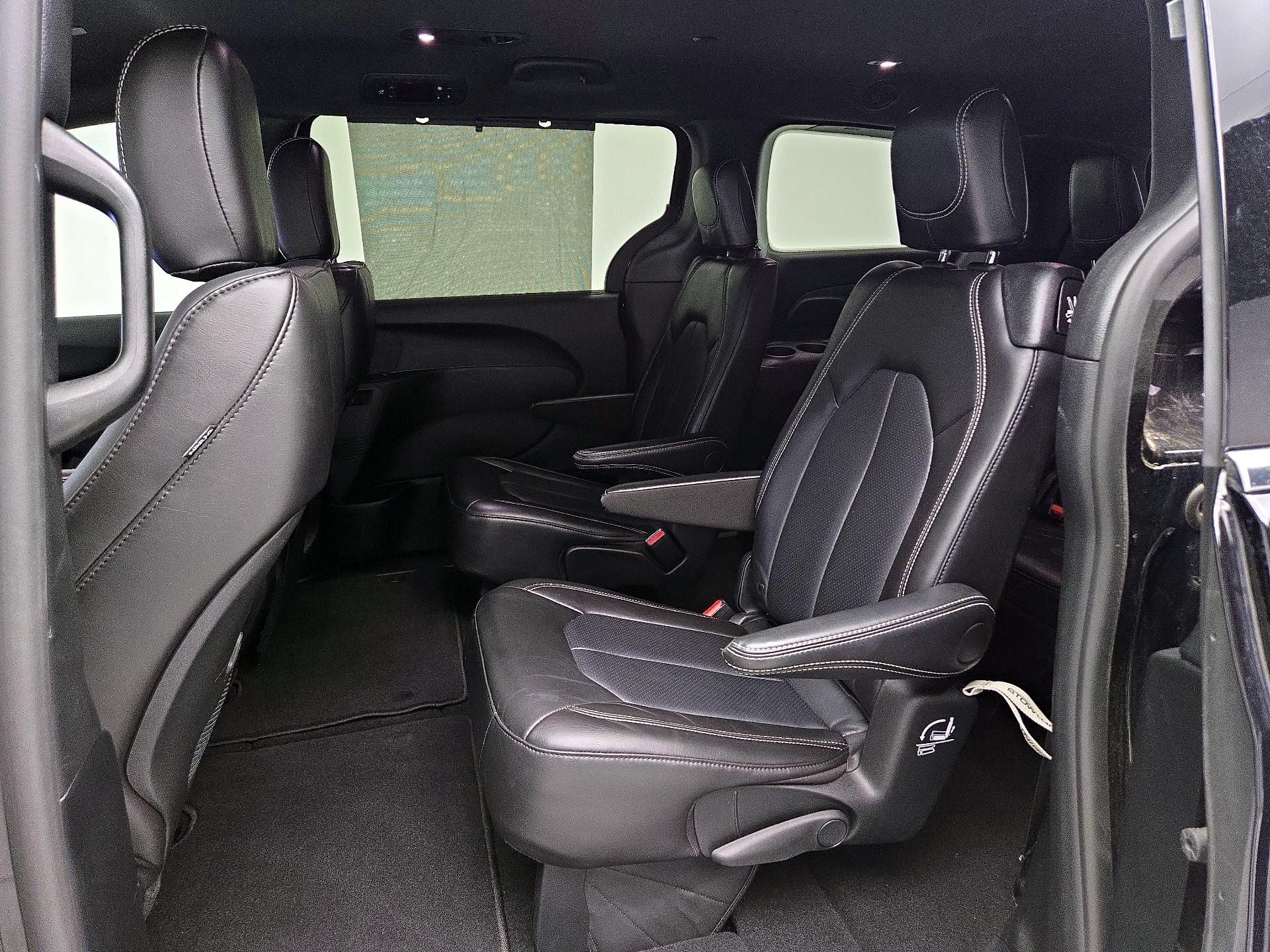 Thumbnail: 2025 Chrysler Pacifica - 19