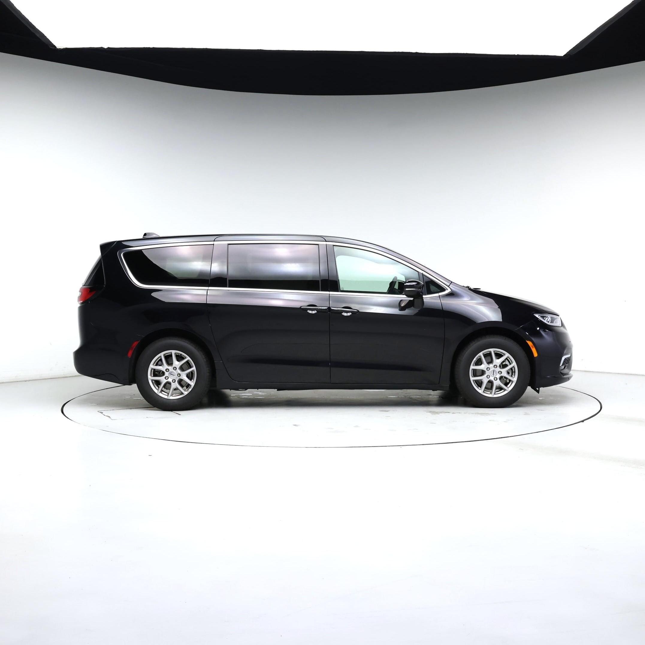 Thumbnail: 2025 Chrysler Pacifica - 7