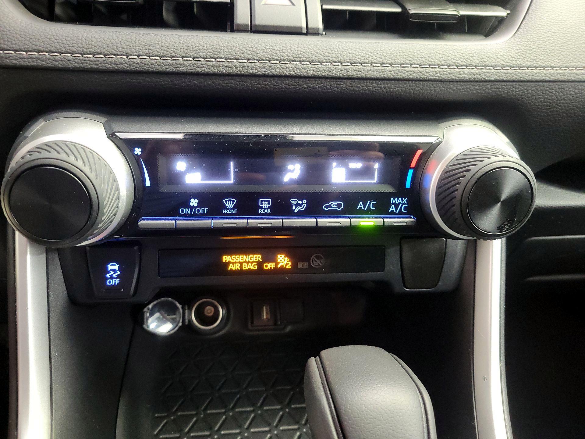 Thumbnail: 2020 Toyota RAV4 - 16