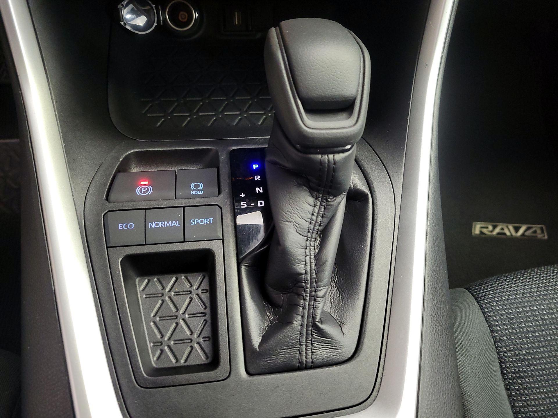 Thumbnail: 2020 Toyota RAV4 - 17