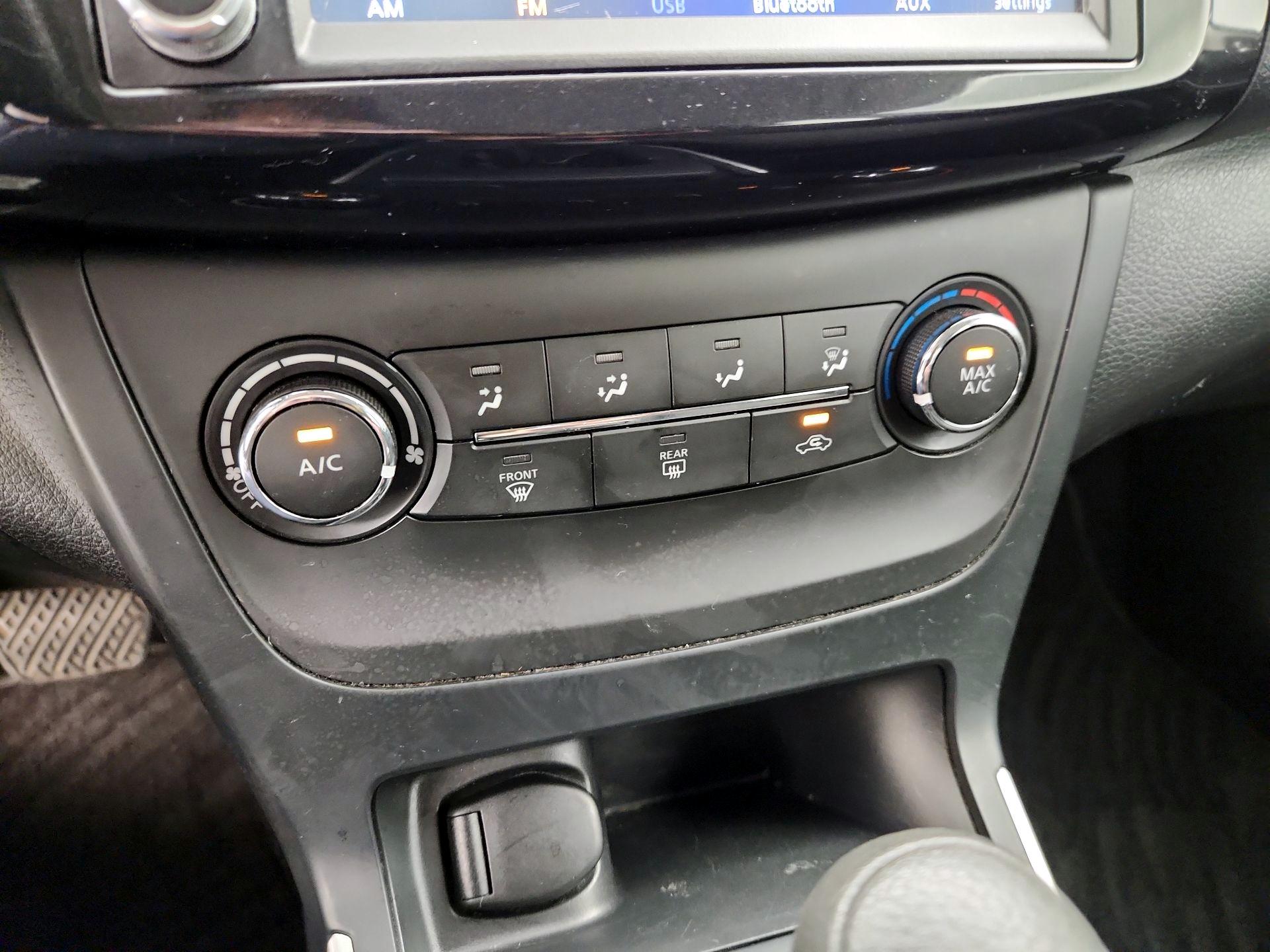 Thumbnail: 2019 Nissan Sentra - 16