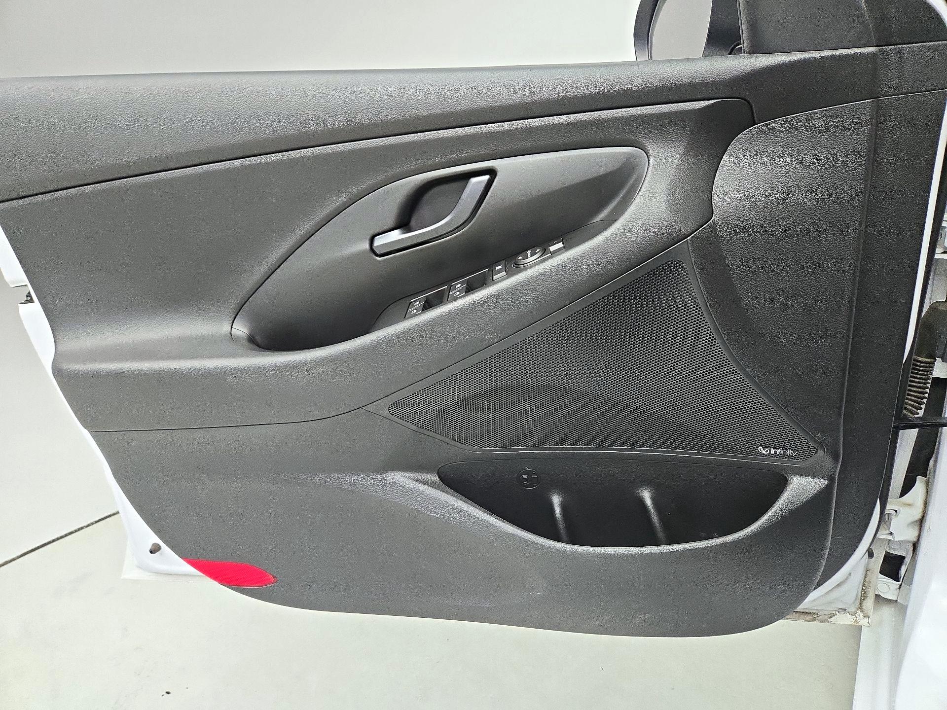 Thumbnail: 2019 Hyundai Elantra - 12