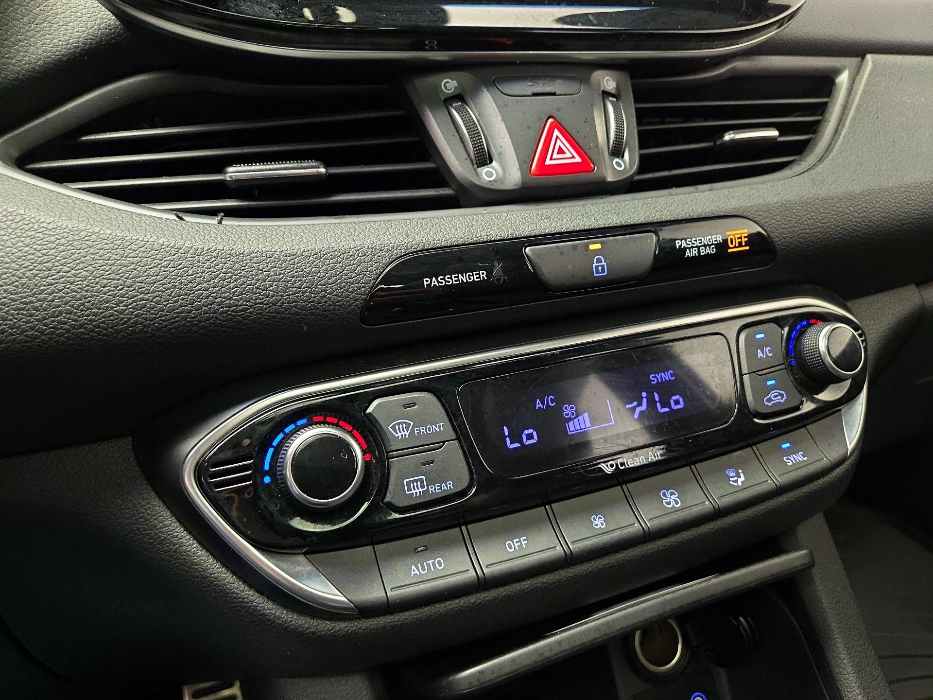 Thumbnail: 2019 Hyundai Elantra - 17