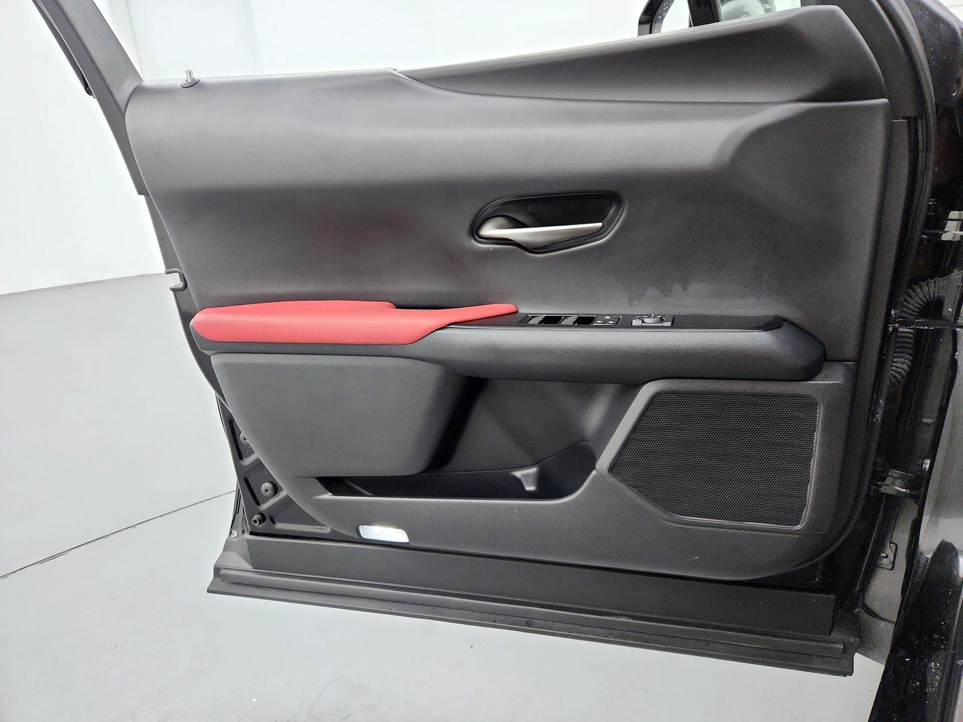 Thumbnail: 2019 Lexus UX - 12