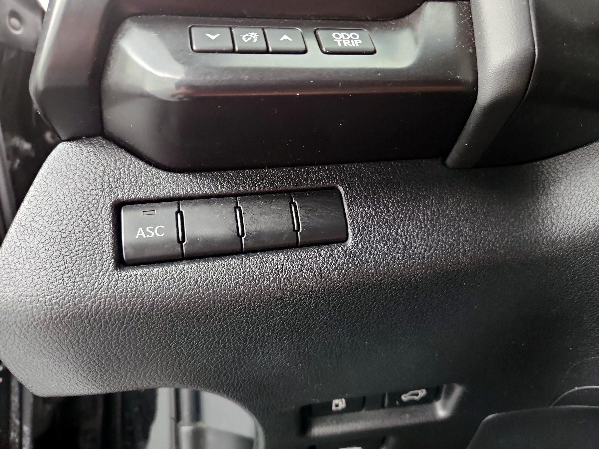 Thumbnail: 2019 Lexus UX - 13