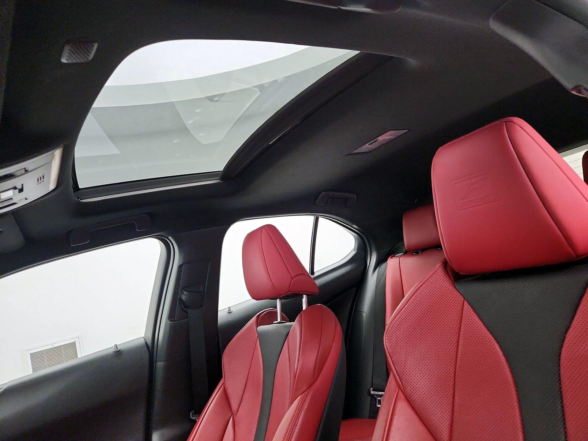 Thumbnail: 2019 Lexus UX - 19