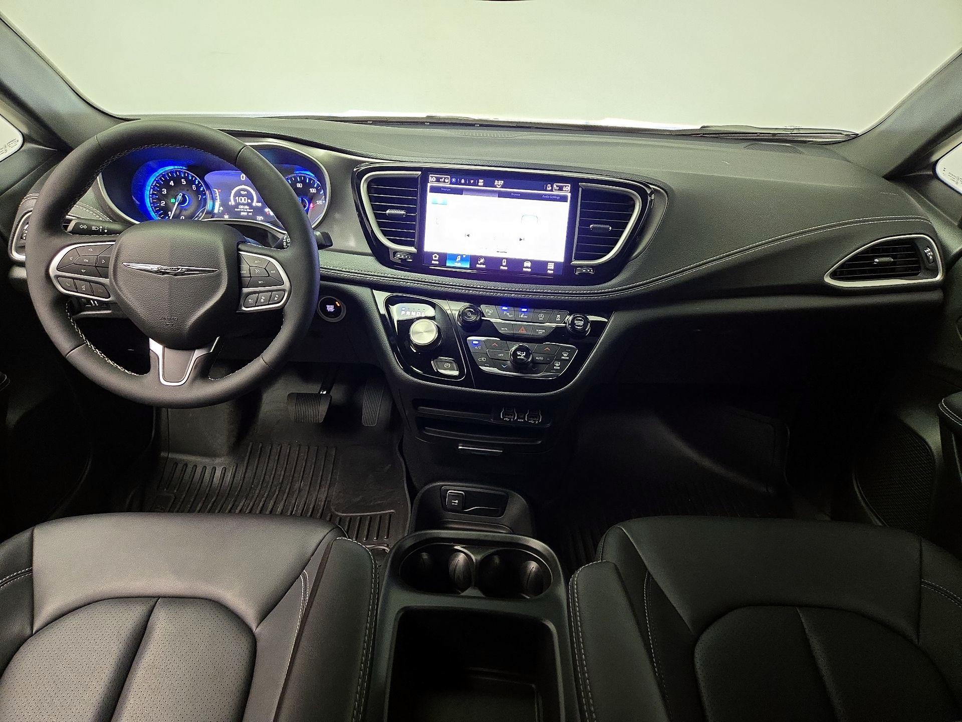 Thumbnail: 2025 Chrysler Pacifica - 9