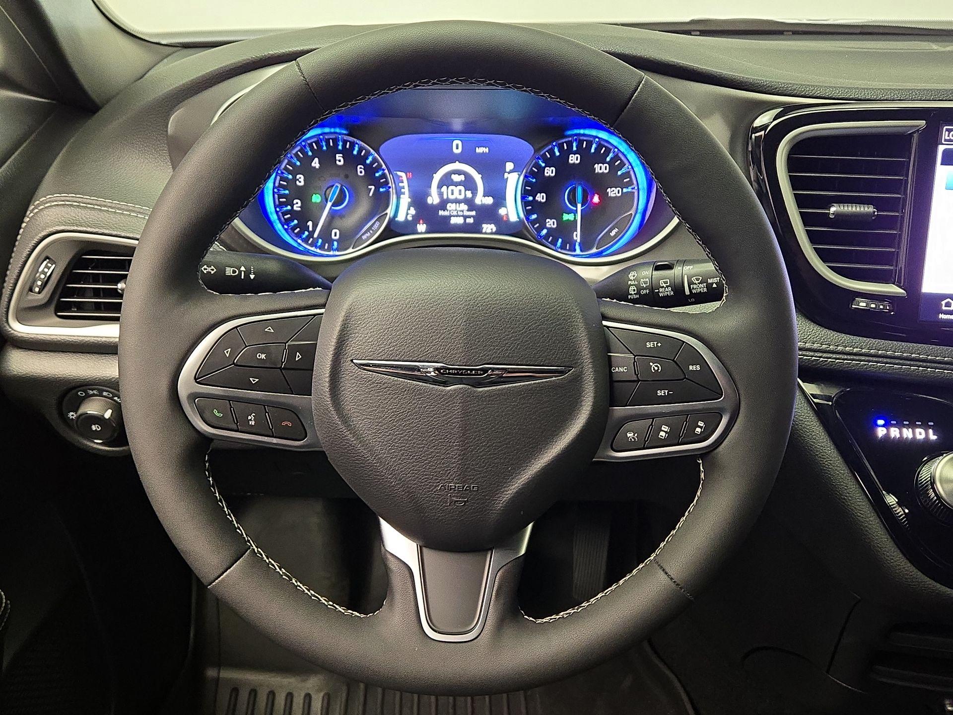 Thumbnail: 2025 Chrysler Pacifica - 10