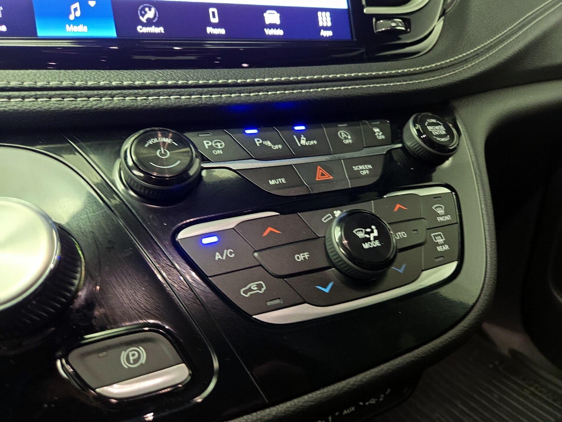 Thumbnail: 2025 Chrysler Pacifica - 16